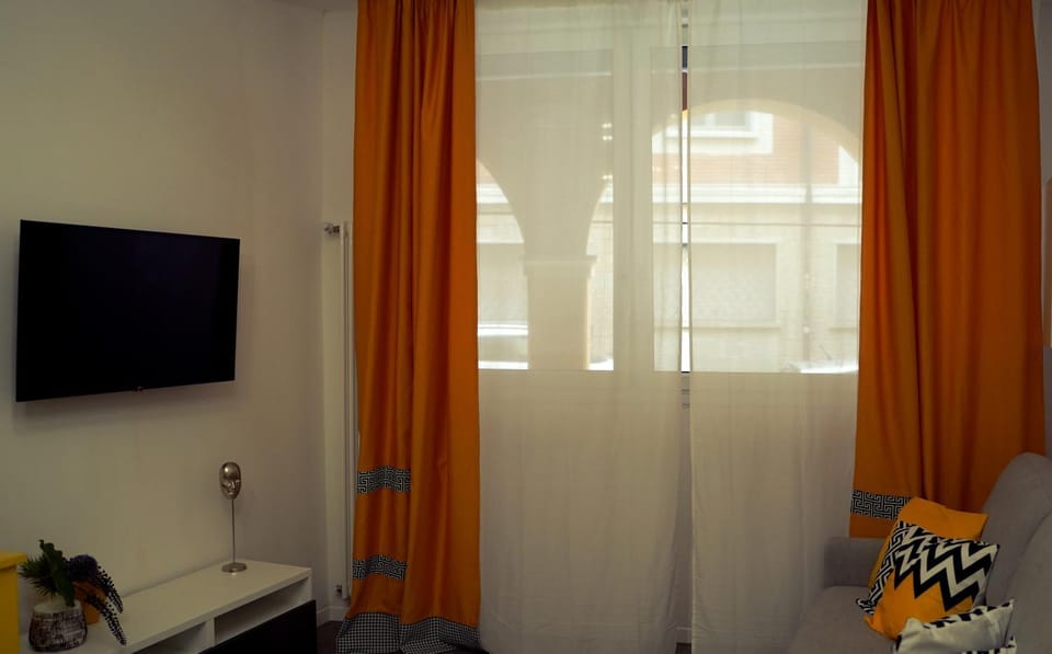 Communal lounge/ TV room, TV and multimedia, Living room, Seating area