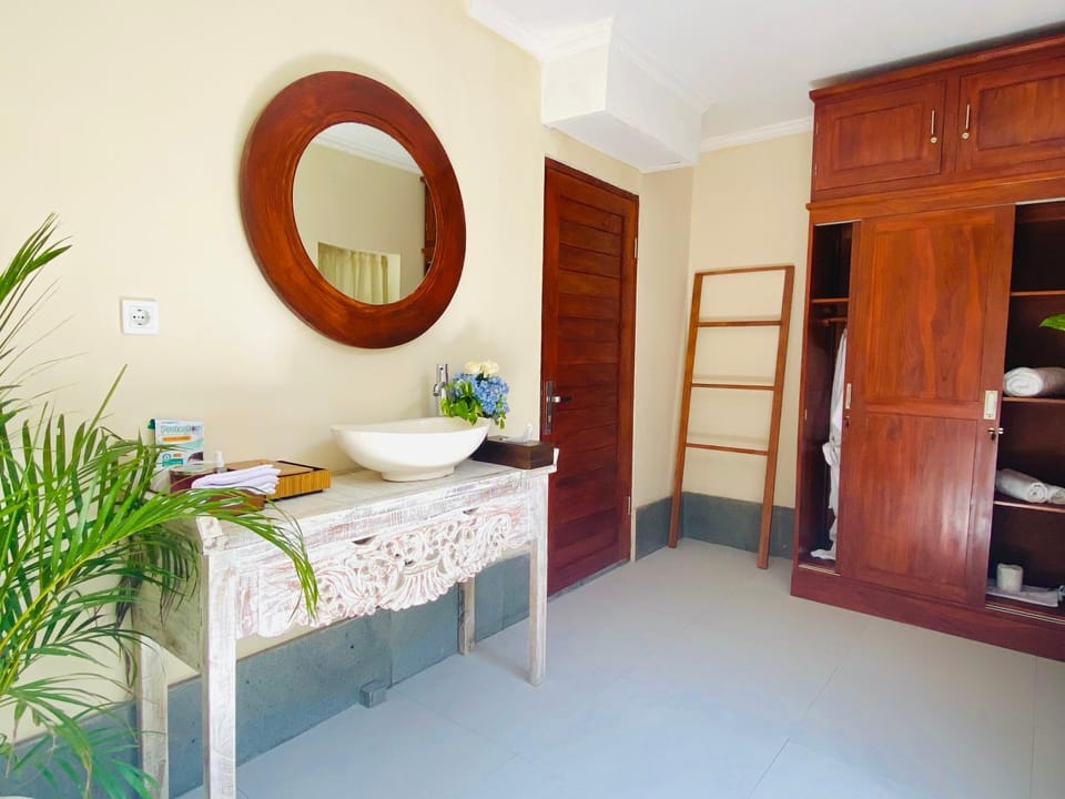 Bathroom, wardrobe