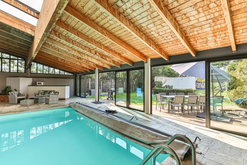 L'atypique - Piscine intérieure - Wifi House in Pays de la Loire