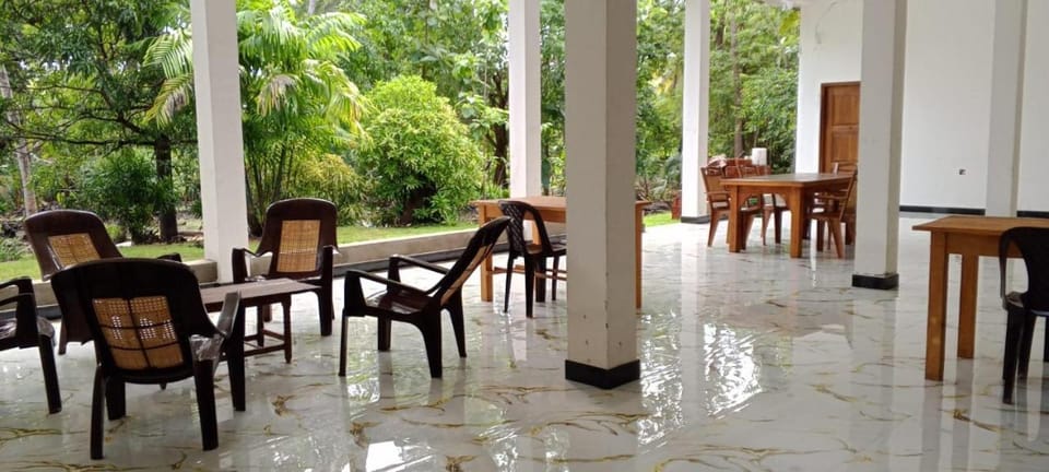 Restaurant/places to eat, Day, Garden, Banquet/Function facilities, Seating area, Dining area, Garden view