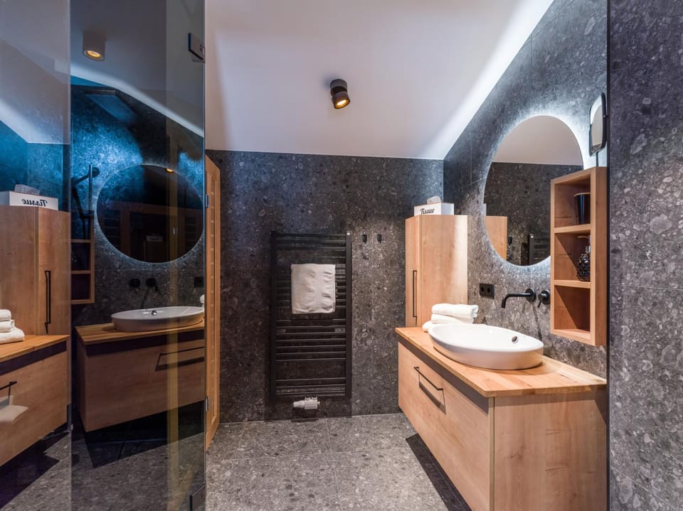 Bathroom, towels