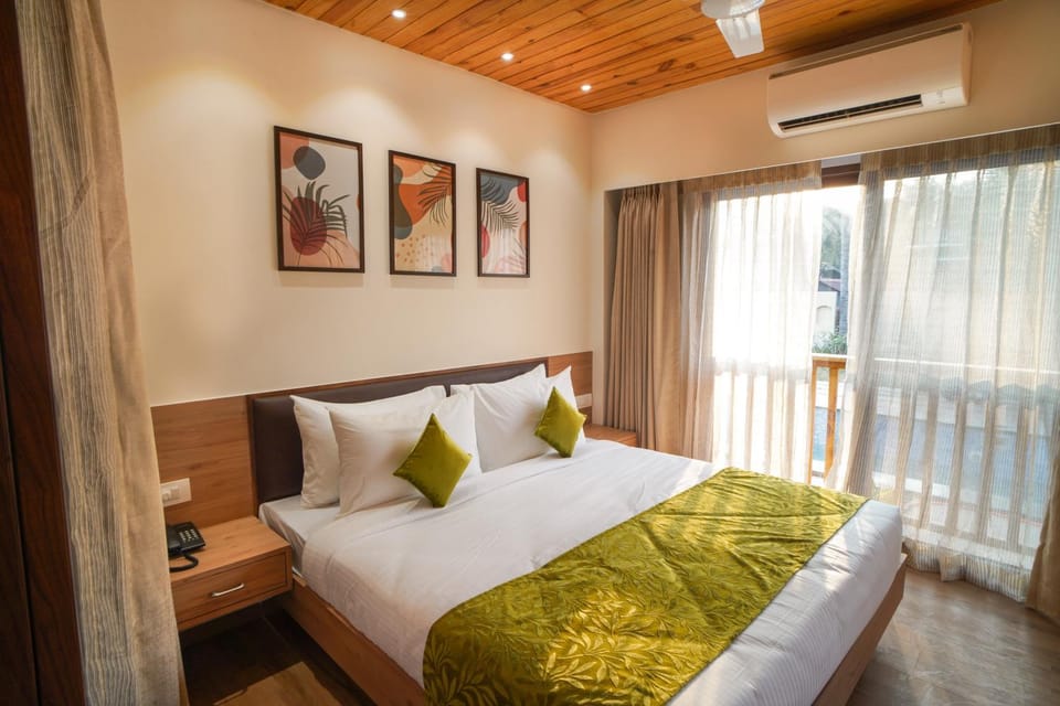 Photo of the whole room, Bedroom, air conditioner