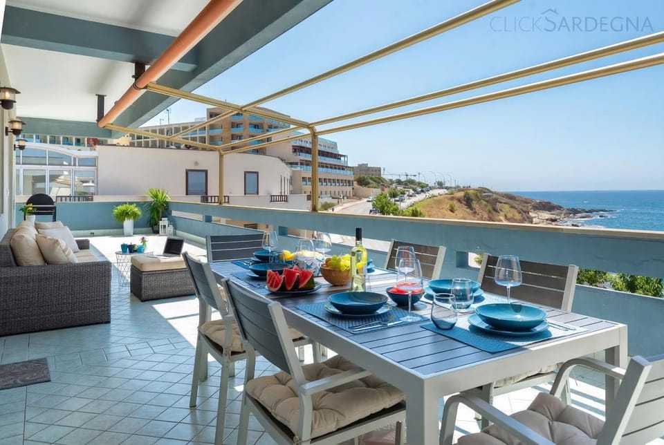 Natural landscape, View (from property/room), Balcony/Terrace, Seating area, Dining area, Sea view