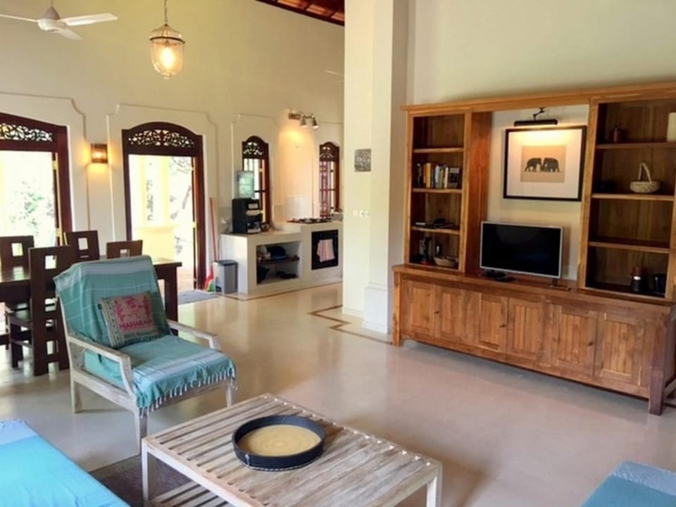 TV and multimedia, Living room, Dining area