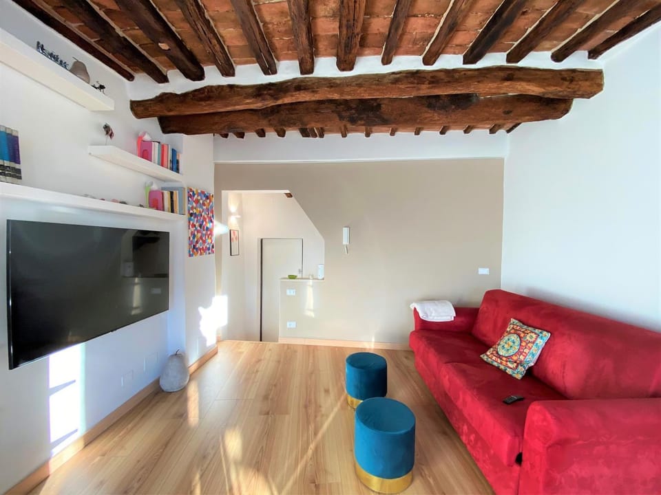 Communal lounge/ TV room, TV and multimedia, Living room, Seating area, Evening entertainment