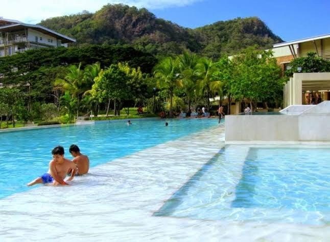 Pico De Loro 2BR Bed and Breakfast in Nasugbu