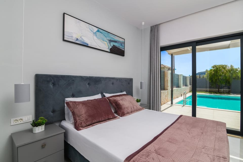 Bed, Bedroom, Pool view