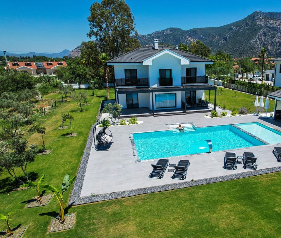 Property building, Bird's eye view, Garden view, Swimming pool, sunbed