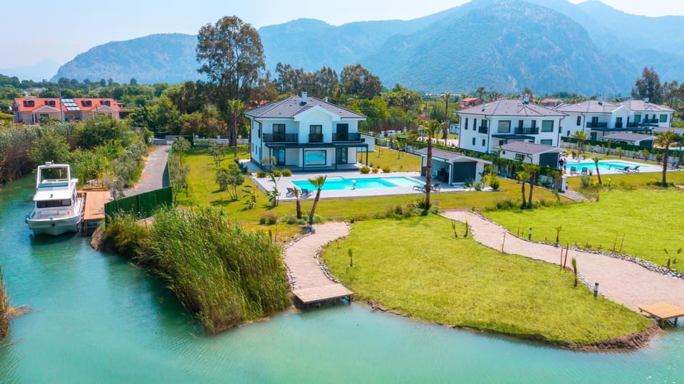 Property building, Neighbourhood, Bird's eye view, Garden view, Lake view, Pool view, River view