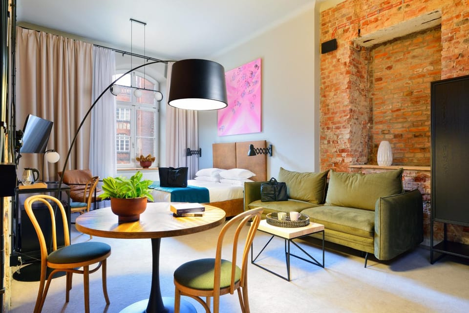 Bed, TV and multimedia, Coffee/tea facilities, View (from property/room), Living room, Decorative detail, Family, heating, internet, locker, pet friendly, towels, air conditioner