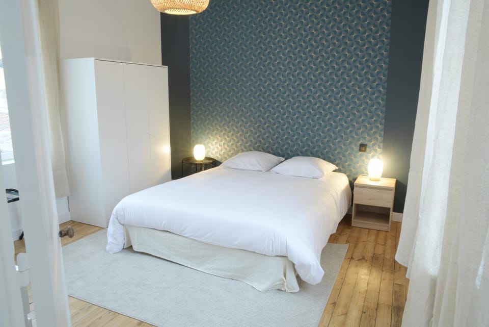 T2 de 55m2 avec toit terrasse, hyper centre, wifi, draps, savons et serviettes fournis Apartment in Cognac