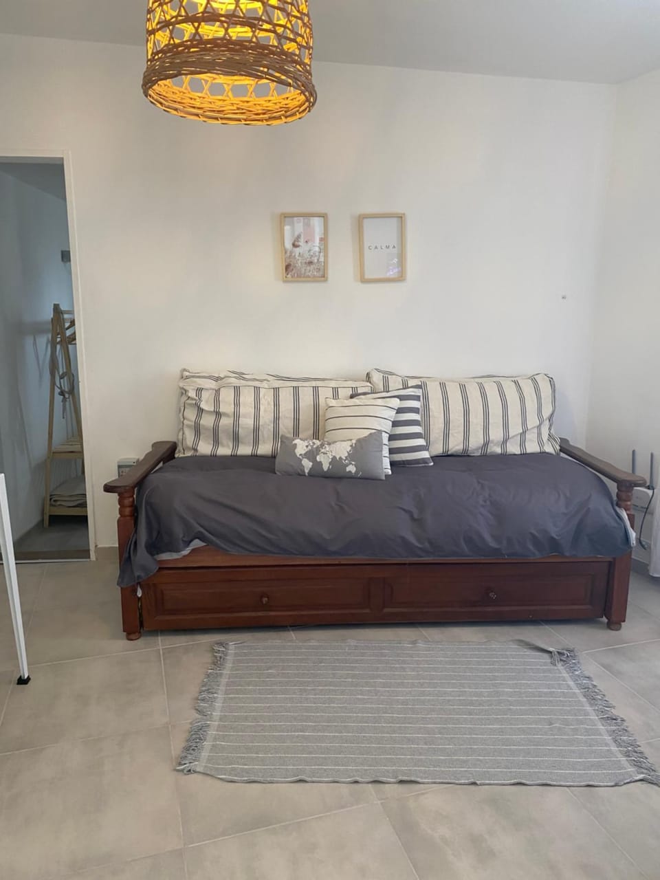 Bed, Living room