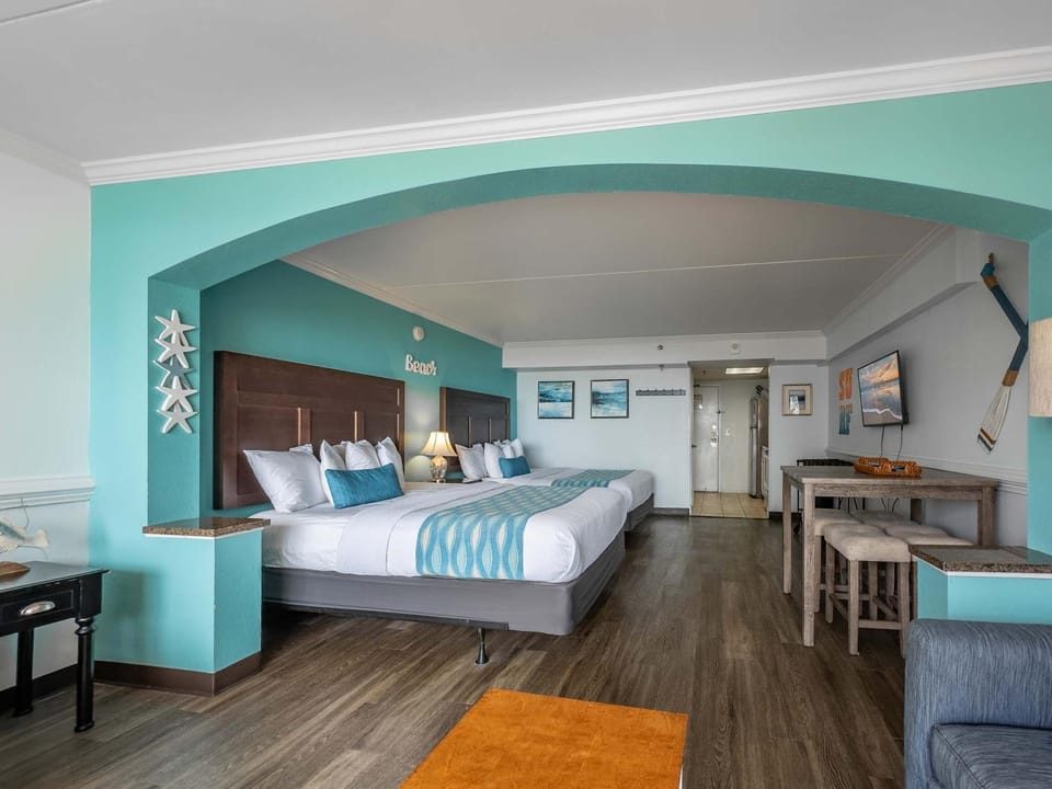Oversized Ocean View Queen Suite with Beautiful Fireplace and Accents - Sleeps 4 Guests! House in Myrtle Beach