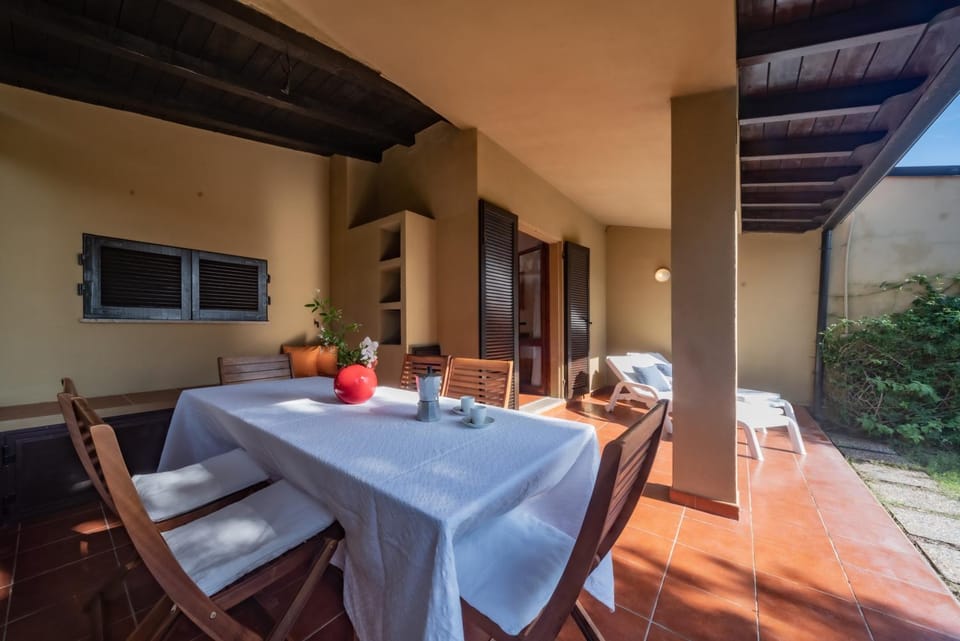 Patio, Dining area