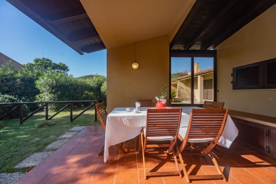 Patio, Dining area