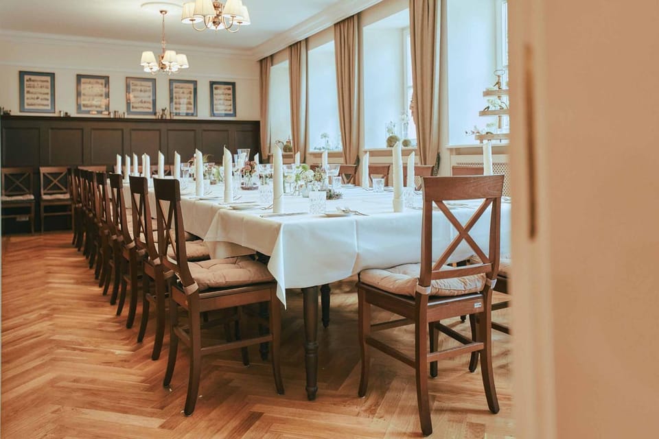 Restaurant/places to eat, Dining area