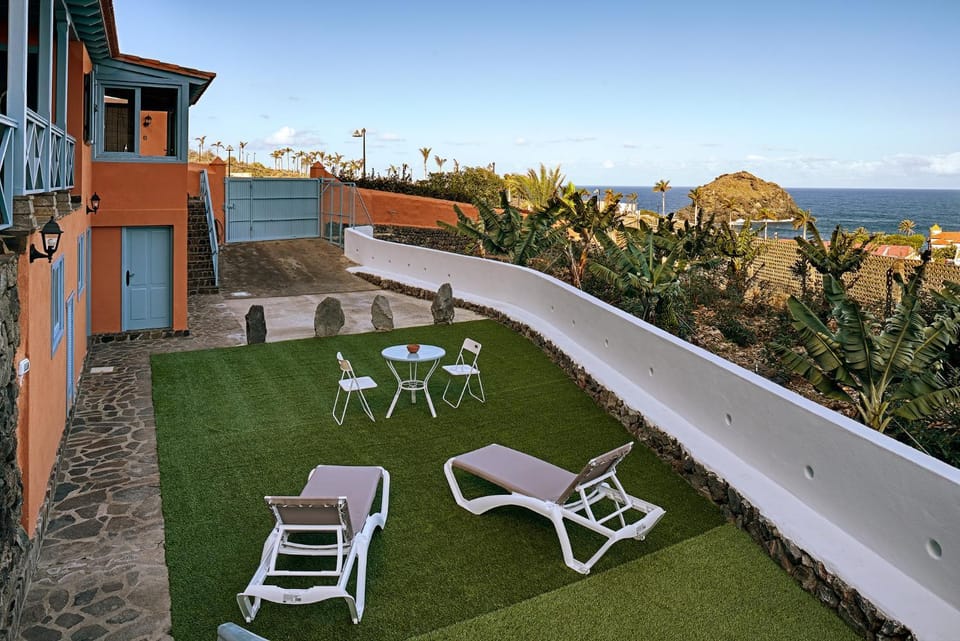 Day, Natural landscape, Garden, Garden view, Sea view, sunbed