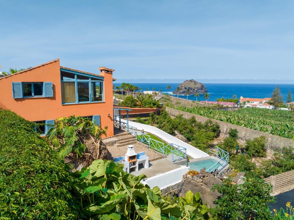 BBQ facilities, Garden, Sea view, Swimming pool
