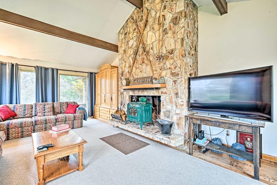 Family Winter Retreat w/ Hot Tub: 14 Mi to Slopes! House in Whitingham