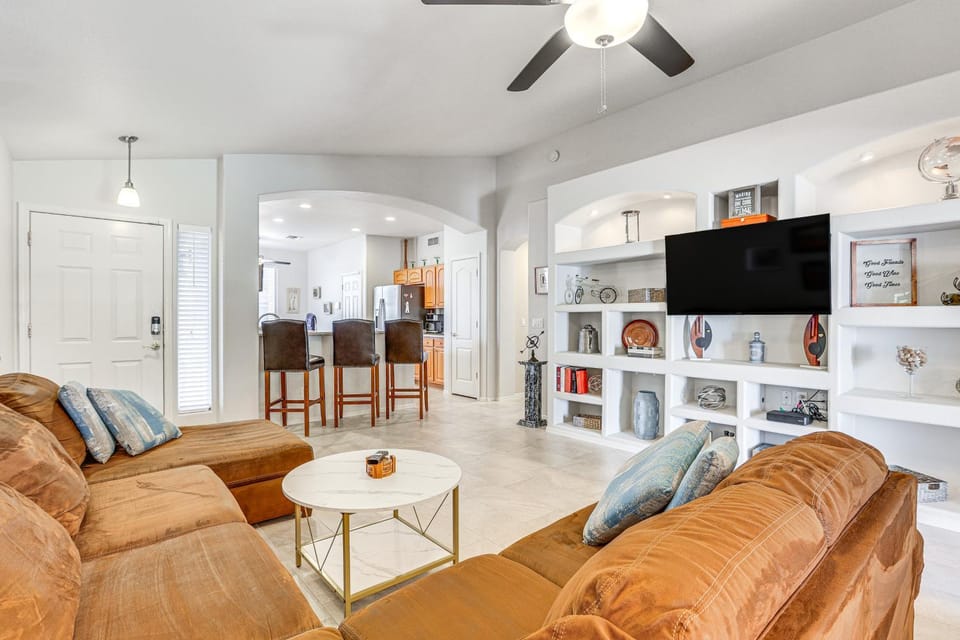 Patio + Fire Pit: Peoria Getaway Near Golfing! House in Glendale