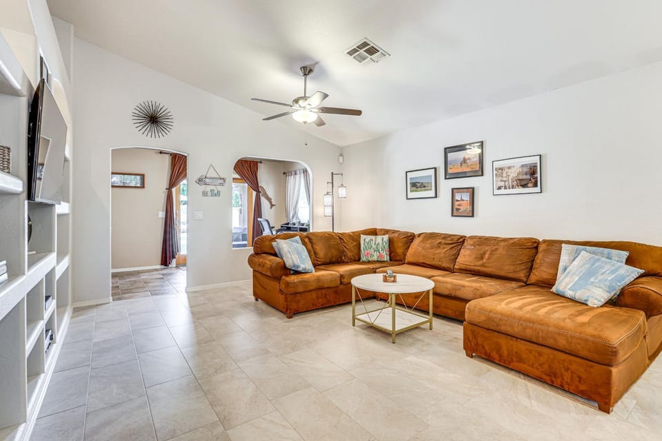 Patio + Fire Pit: Peoria Getaway Near Golfing! House in Glendale