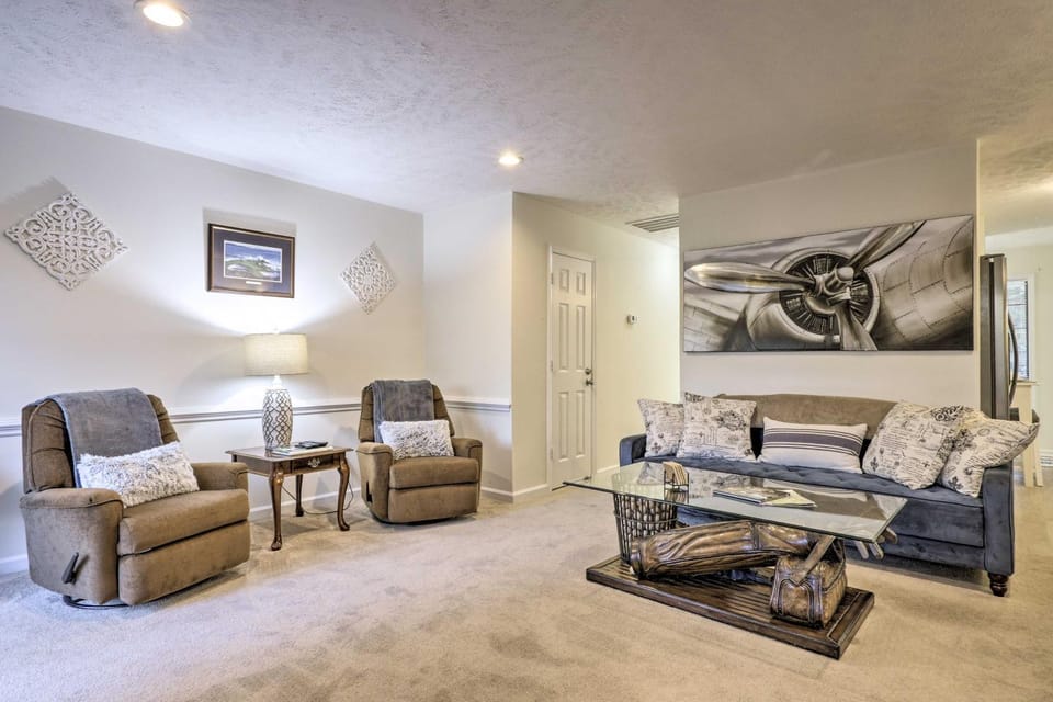 Modern Townhome w/ Deck & Golf Course Views! House in Pinehurst