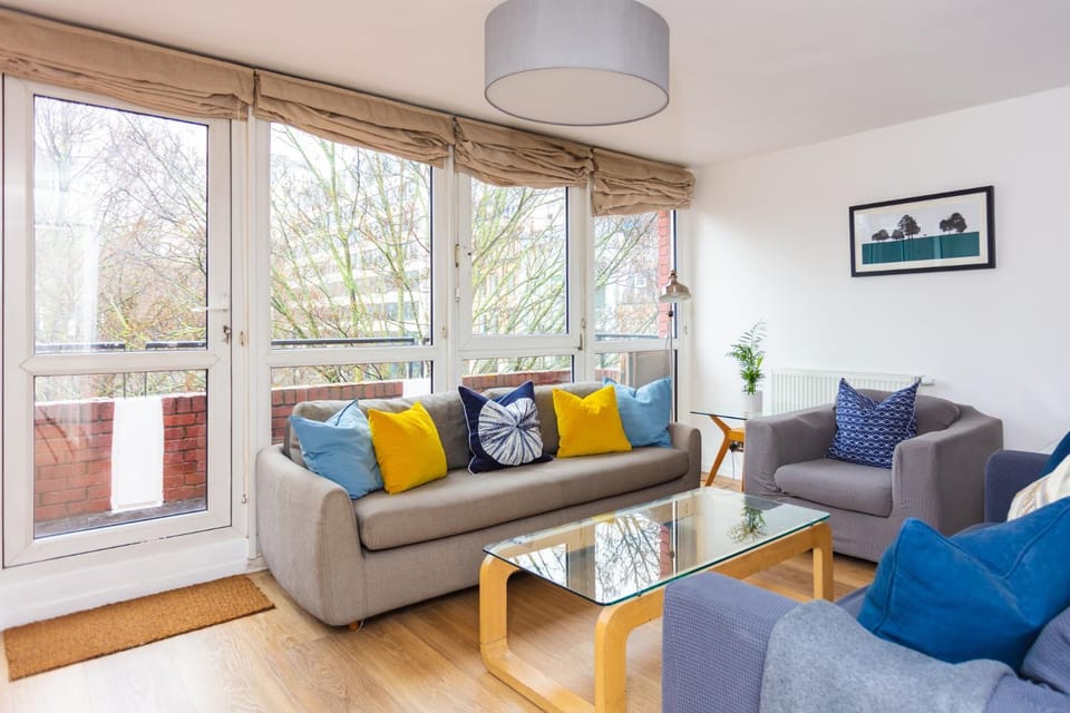 Spacious Central 3 Bedroom Apartment in Old Street Apartment in London Borough of Islington