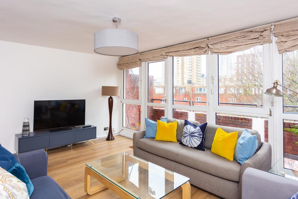 Spacious Central 3 Bedroom Apartment in Old Street Apartment in London Borough of Islington