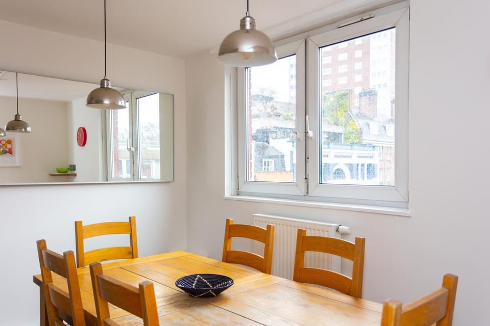 Spacious Central 3 Bedroom Apartment in Old Street Apartment in London Borough of Islington