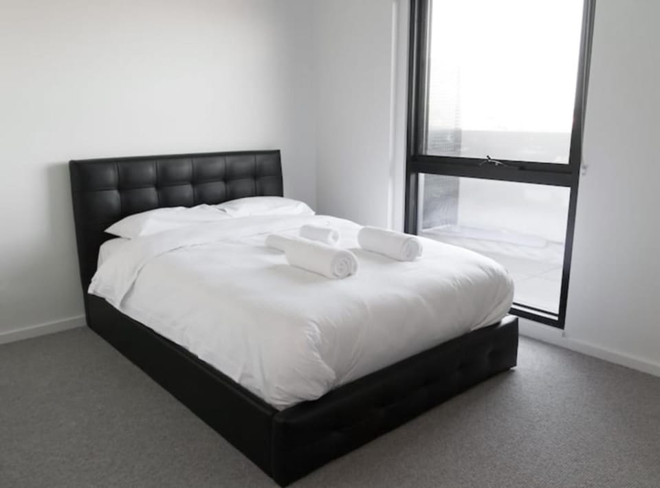 New Spacious 2 Bedroom With Gorgeous City Views Apartment in Melbourne