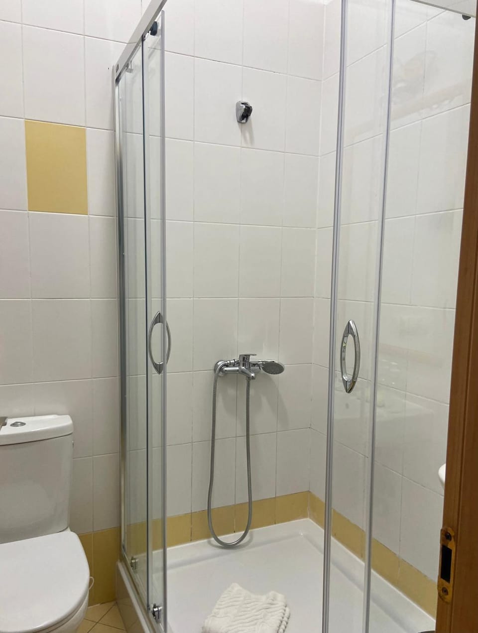 Shower, Toilet