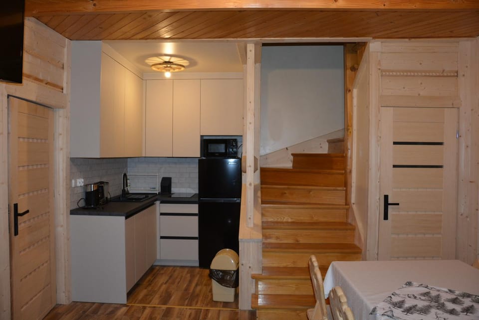 Kitchen or kitchenette, oven, stove
