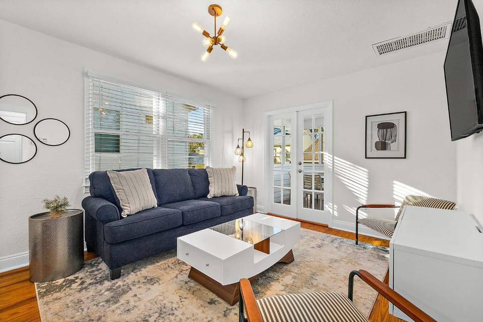 Private Uptown Flat - Walk to Nights of Lights! Apartment in Saint Augustine