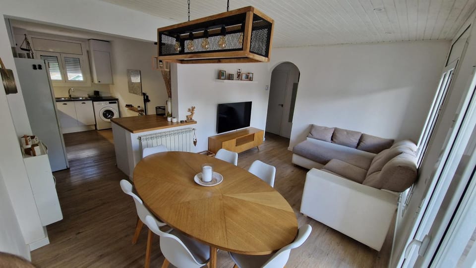 TV and multimedia, Dining area