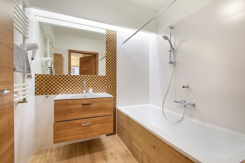 Bathroom, Bath, towels