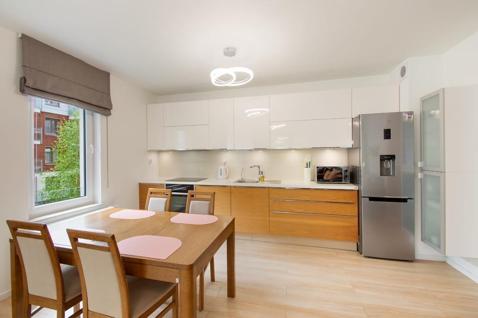 Coffee/tea facilities, Kitchen or kitchenette, Dining area, dishwasher, oven, stove