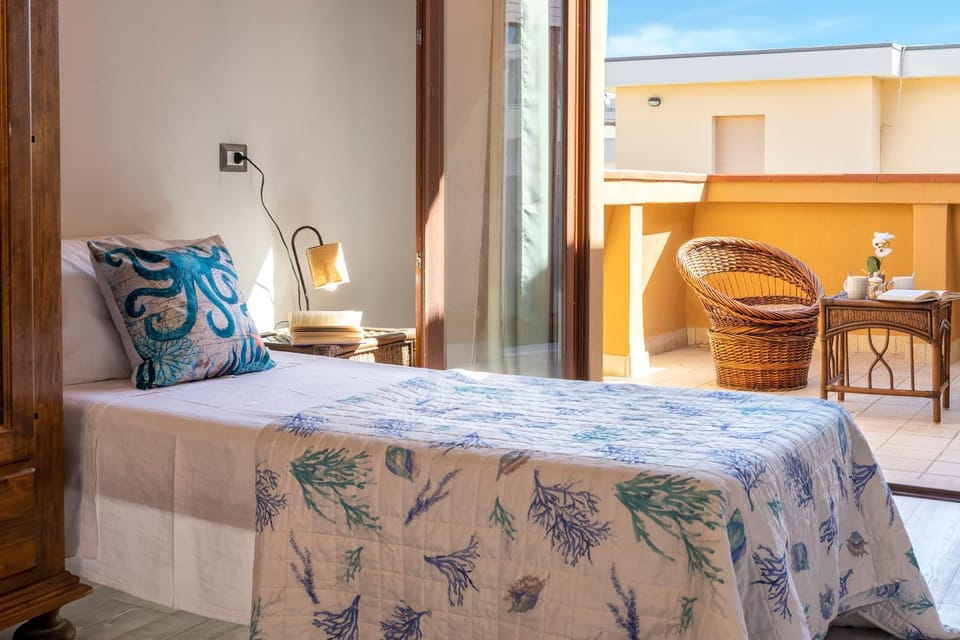 Bed, Balcony/Terrace, Bedroom