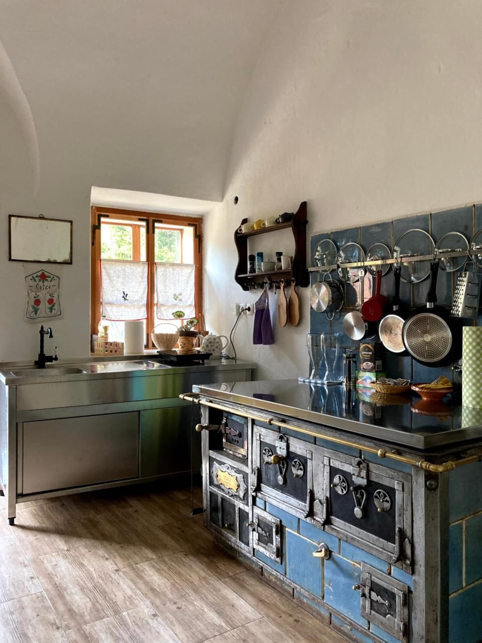 Kitchen or kitchenette, oven, stove