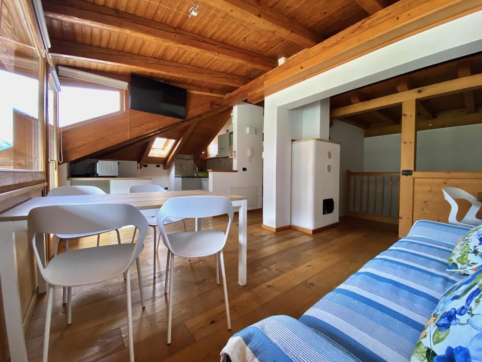 TV and multimedia, Living room, Seating area, Dining area, heating