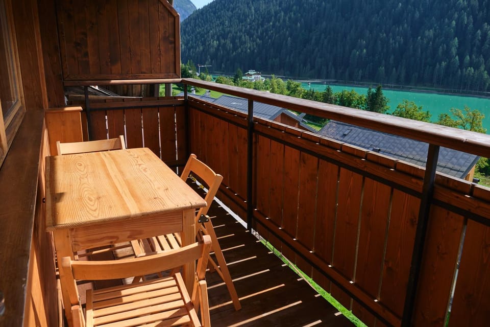 Natural landscape, Balcony/Terrace, Balcony/Terrace, Lake view, Mountain view