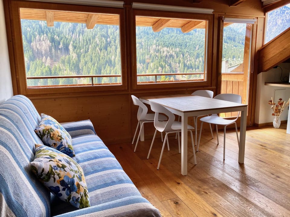 View (from property/room), Living room, Mountain view, heating