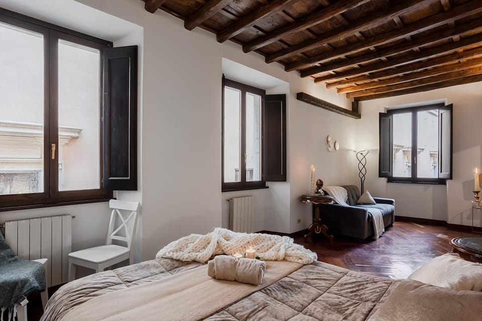 Bed, Photo of the whole room, Seating area, Bedroom