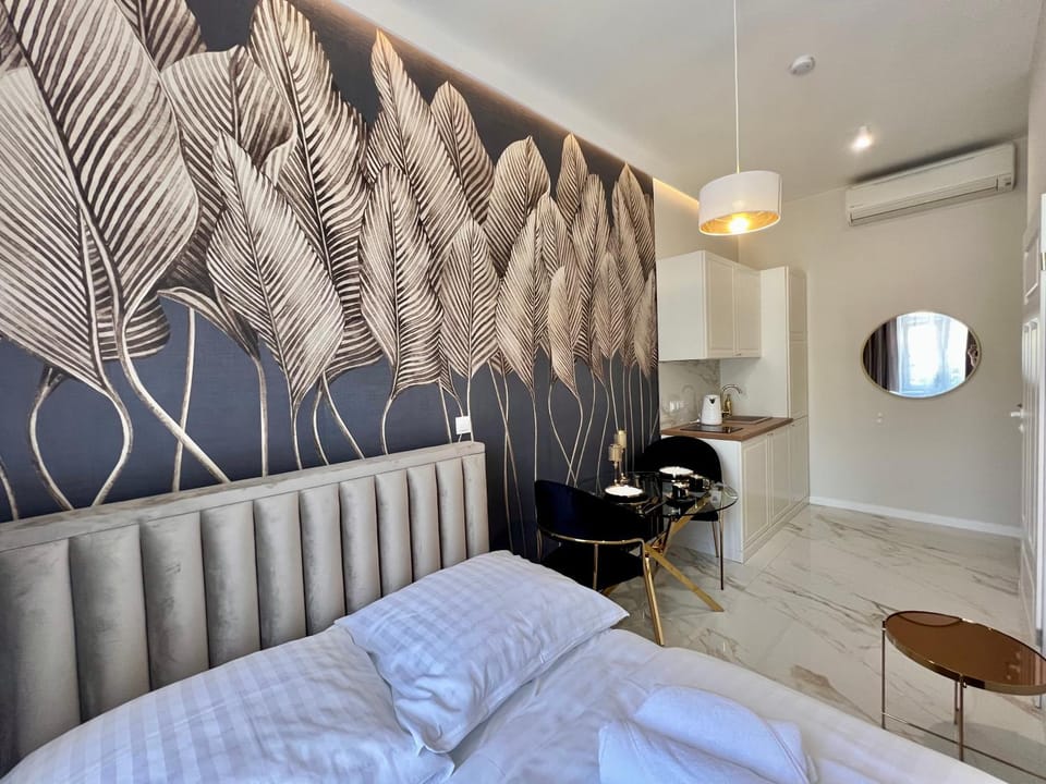 Bed, Kitchen or kitchenette