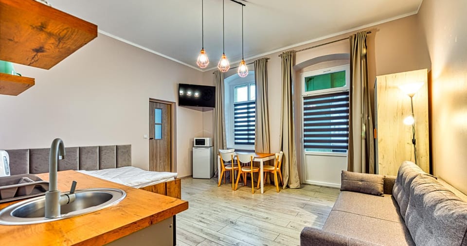 Kitchen or kitchenette, Seating area