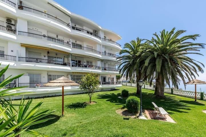 Perfect Family Apartment in Acapulco Playa, Nerja Apartment in Nerja
