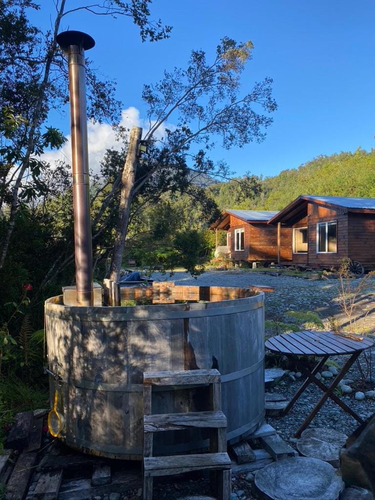 Property building, Day, Natural landscape, BBQ facilities, Dining area, Mountain view, Swimming pool
