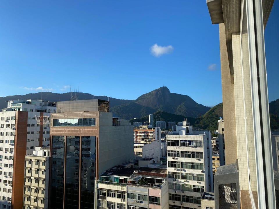 Beautiful apartment on the second block from the beach Apartment in Rio de Janeiro