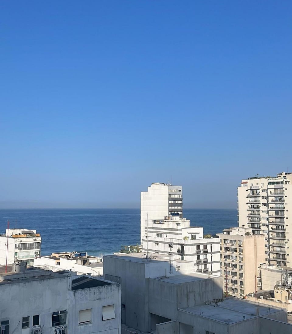 Beautiful apartment on the second block from the beach Apartment in Rio de Janeiro