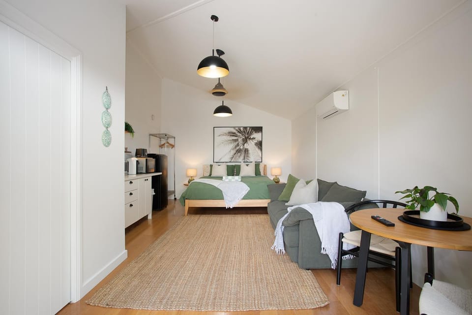 Tallows Studio -Modern, tranquil, dog friendly,2 mins to the beach Apartment in New South Wales