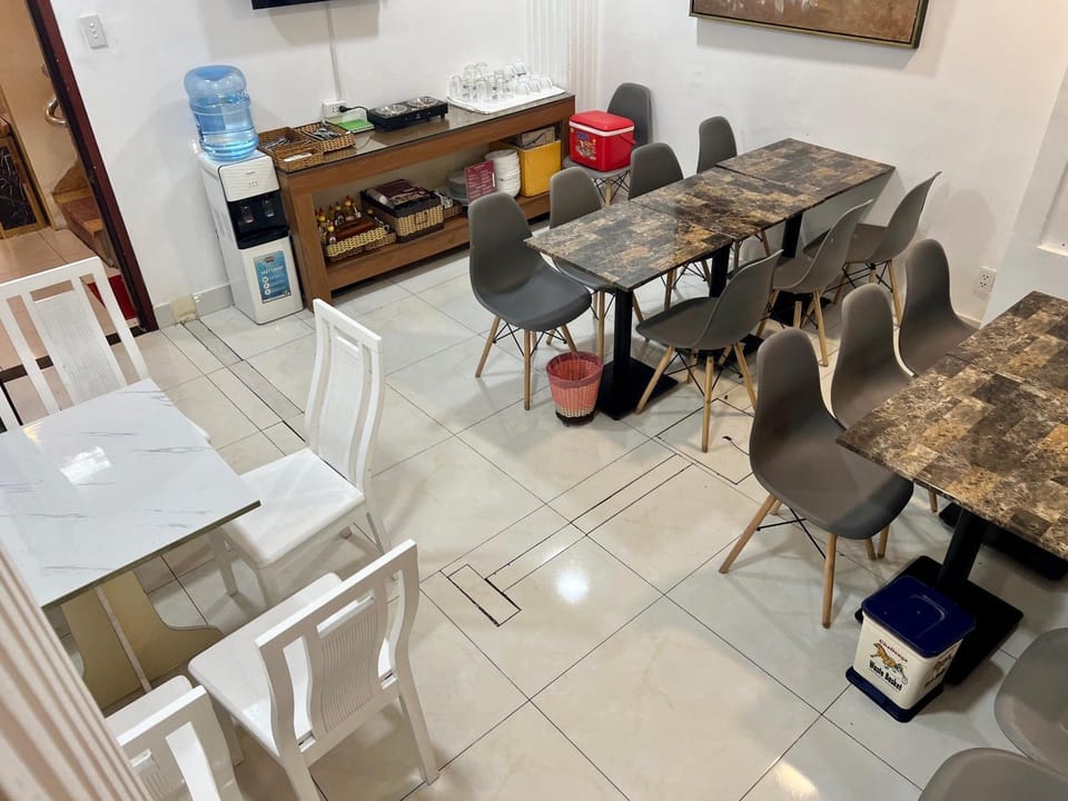 Restaurant/places to eat, Restaurant/places to eat